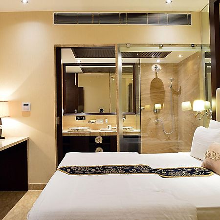 Hotel Emperor Palms New Delhi Bagian luar foto