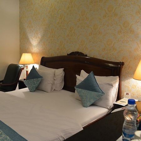 Hotel Emperor Palms New Delhi Bagian luar foto