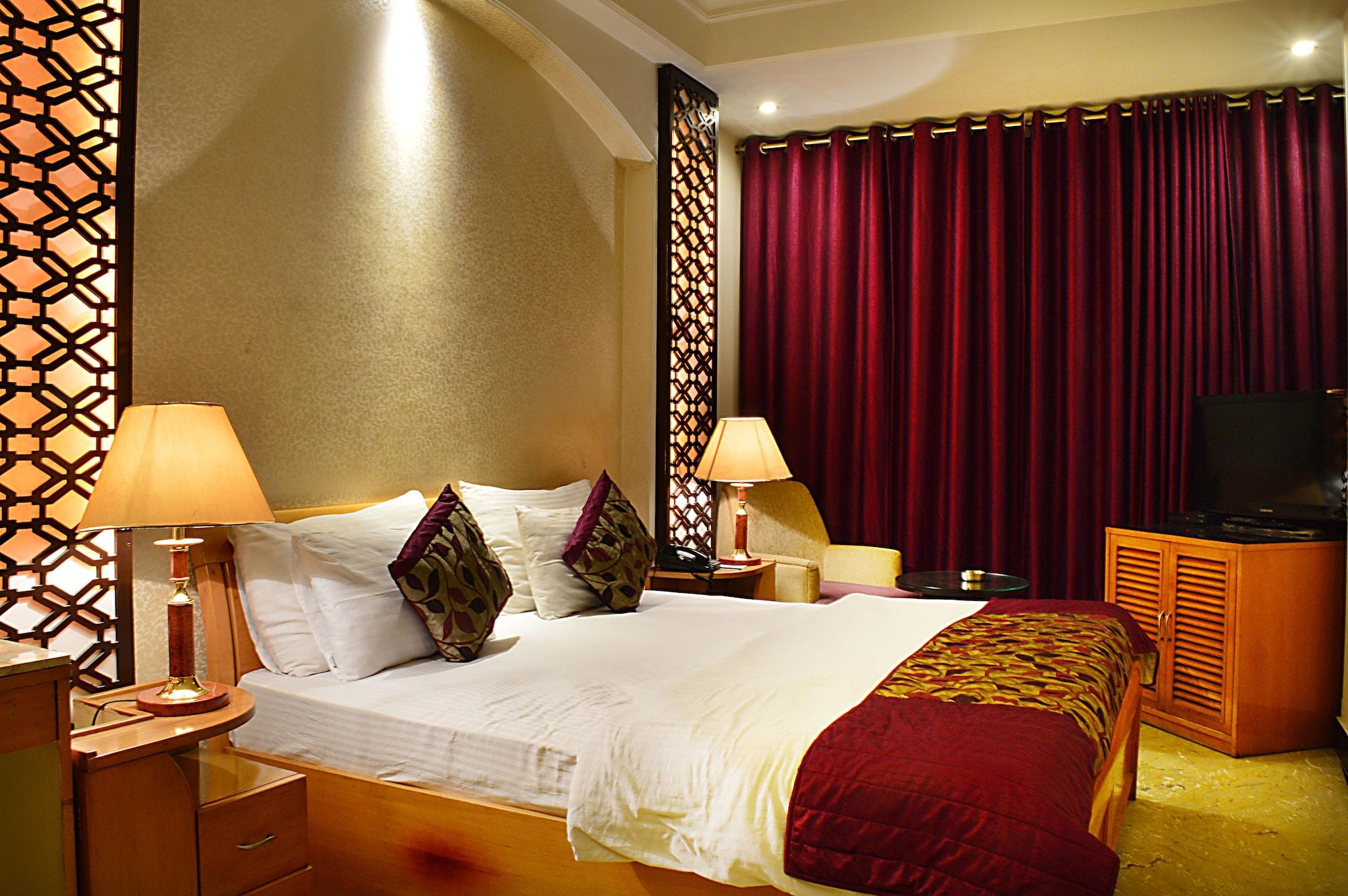 Hotel Emperor Palms New Delhi Bagian luar foto