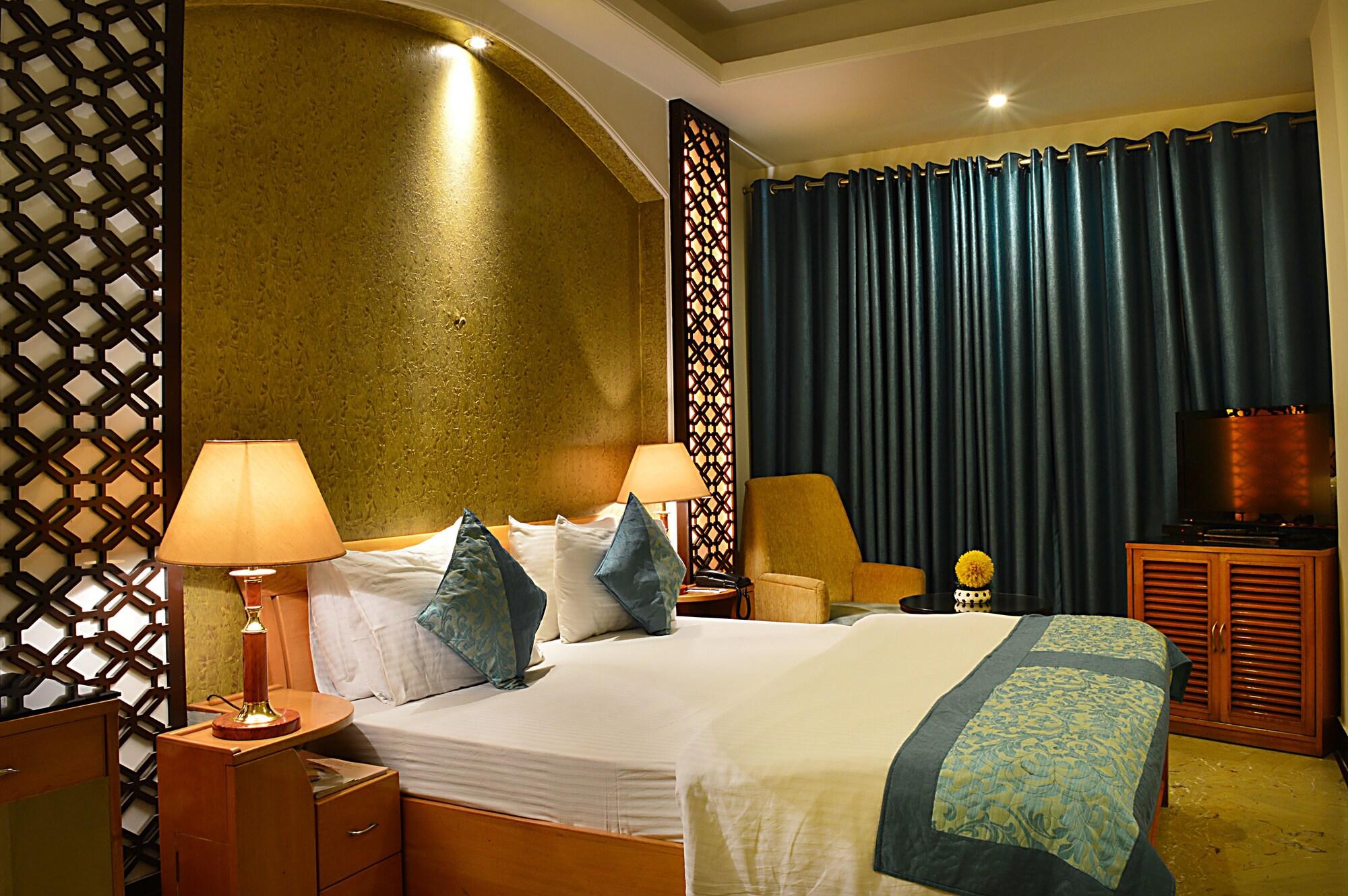 Hotel Emperor Palms New Delhi Bagian luar foto