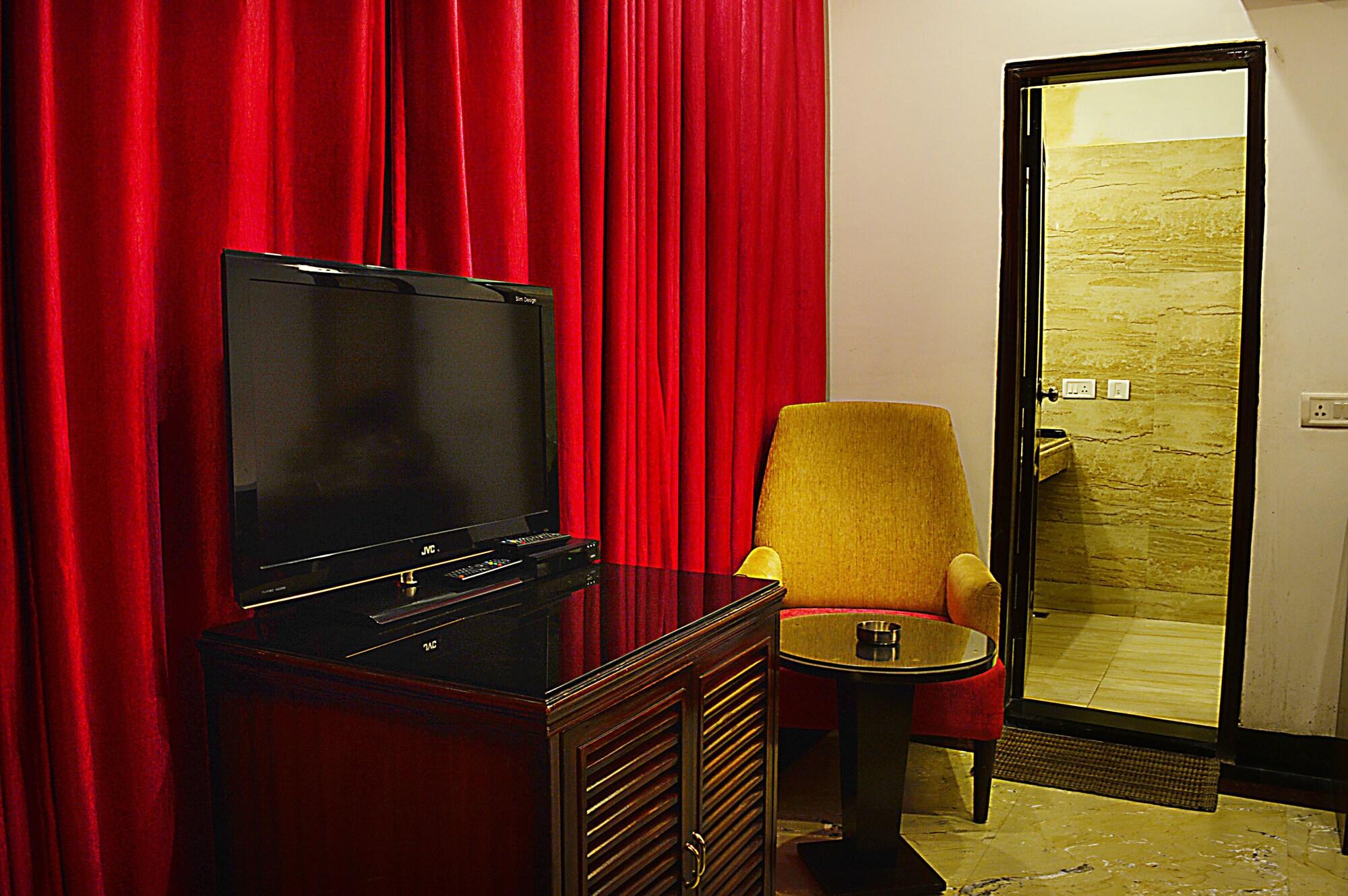 Hotel Emperor Palms New Delhi Bagian luar foto