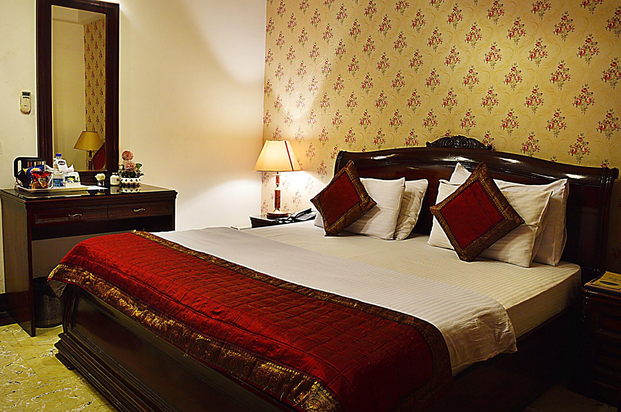 Hotel Emperor Palms New Delhi Bagian luar foto