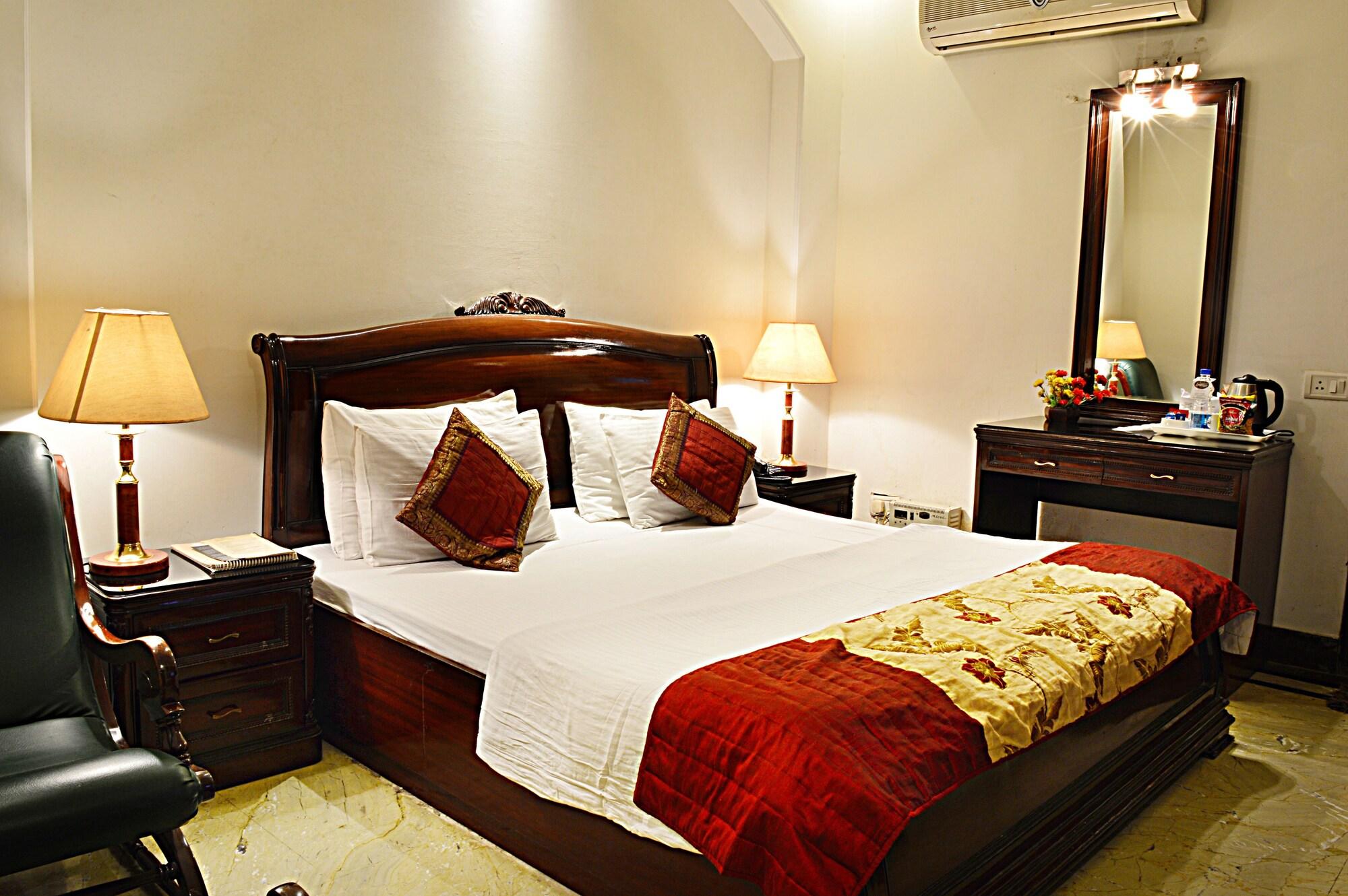 Hotel Emperor Palms New Delhi Bagian luar foto