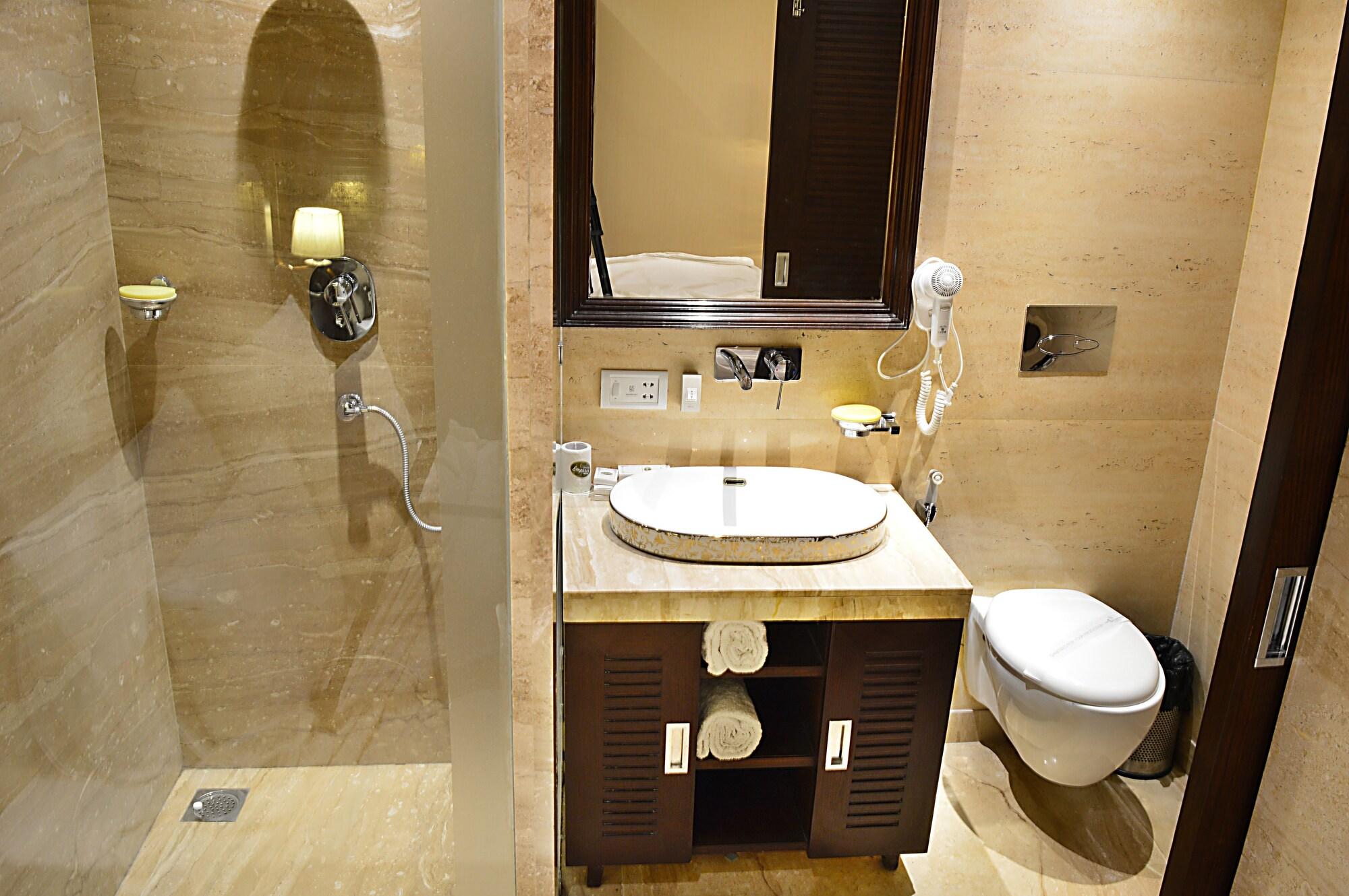 Hotel Emperor Palms New Delhi Bagian luar foto
