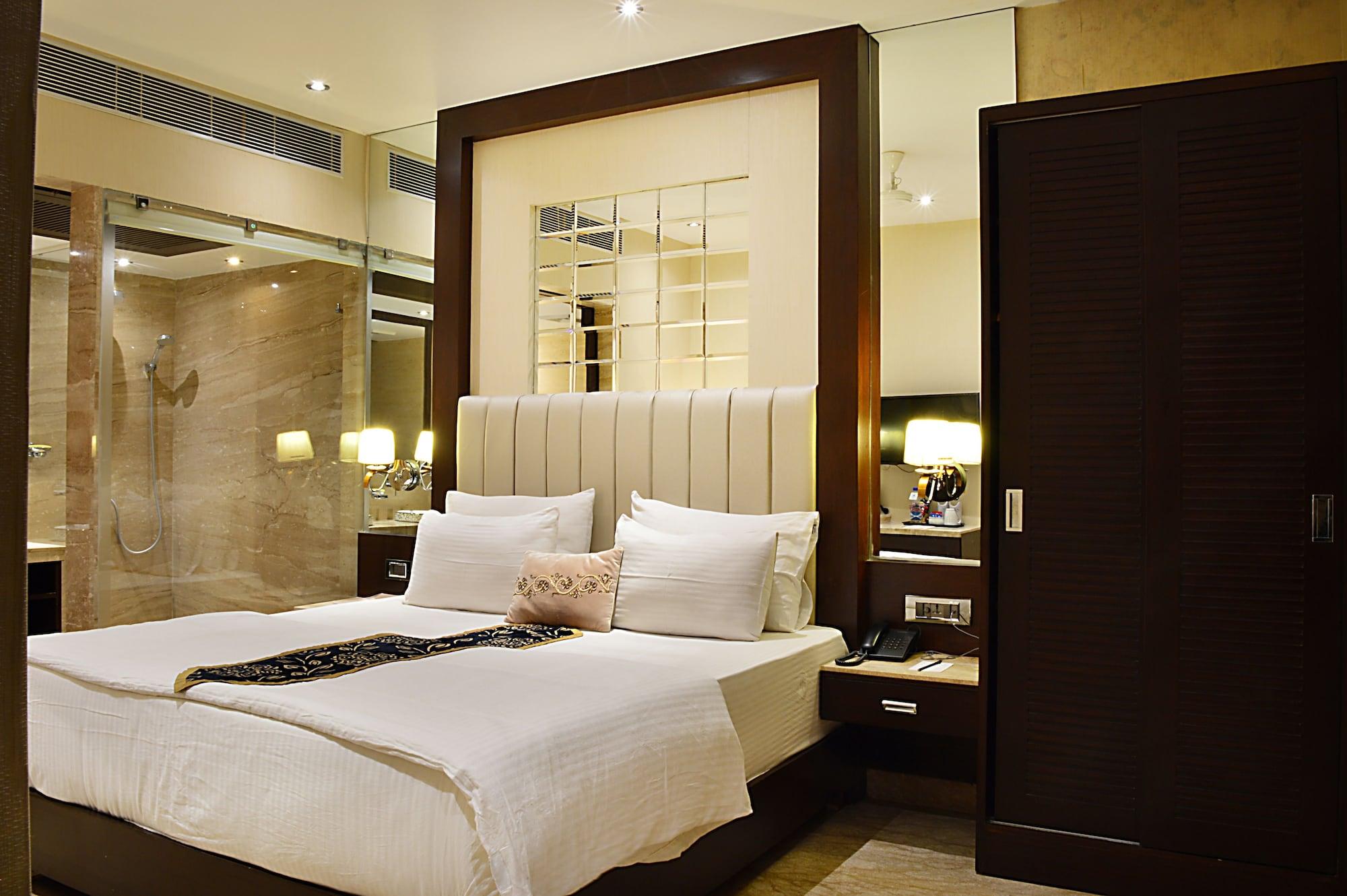 Hotel Emperor Palms New Delhi Bagian luar foto