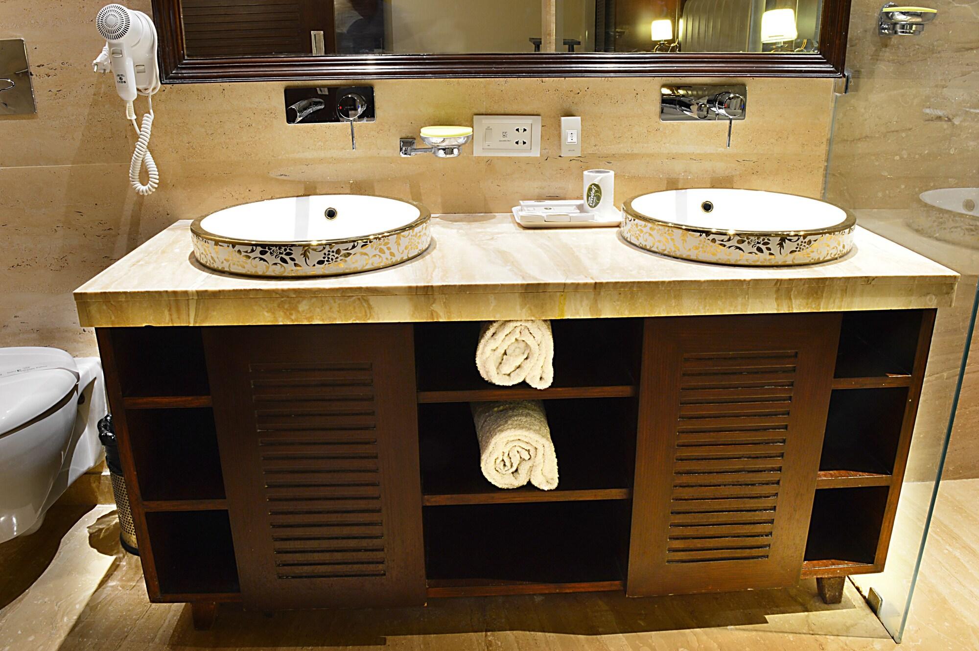 Hotel Emperor Palms New Delhi Bagian luar foto