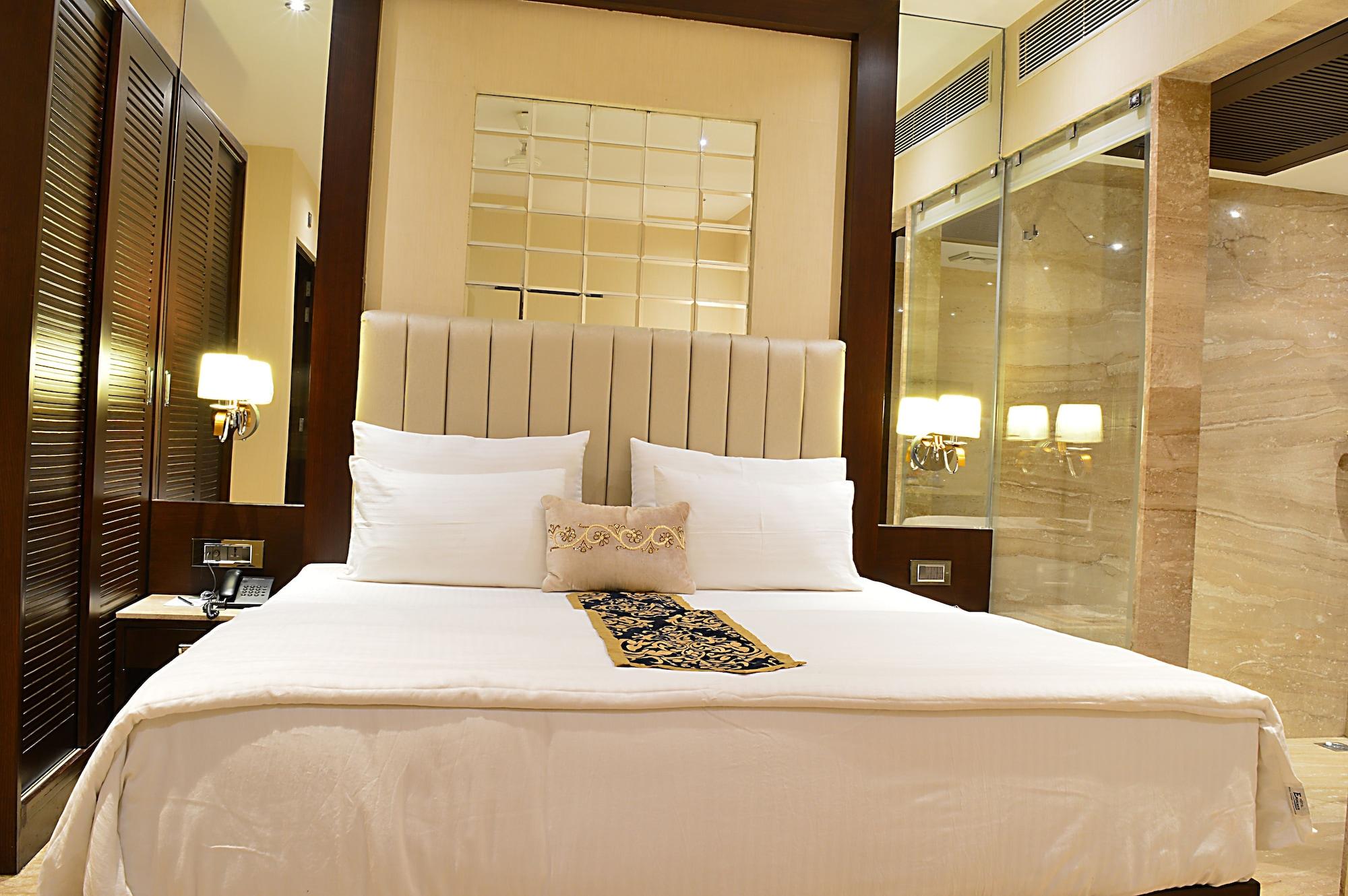 Hotel Emperor Palms New Delhi Bagian luar foto