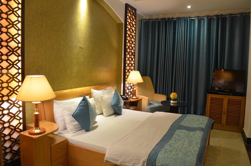Hotel Emperor Palms New Delhi Bagian luar foto