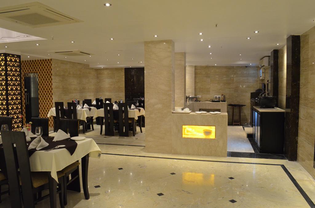 Hotel Emperor Palms New Delhi Bagian luar foto
