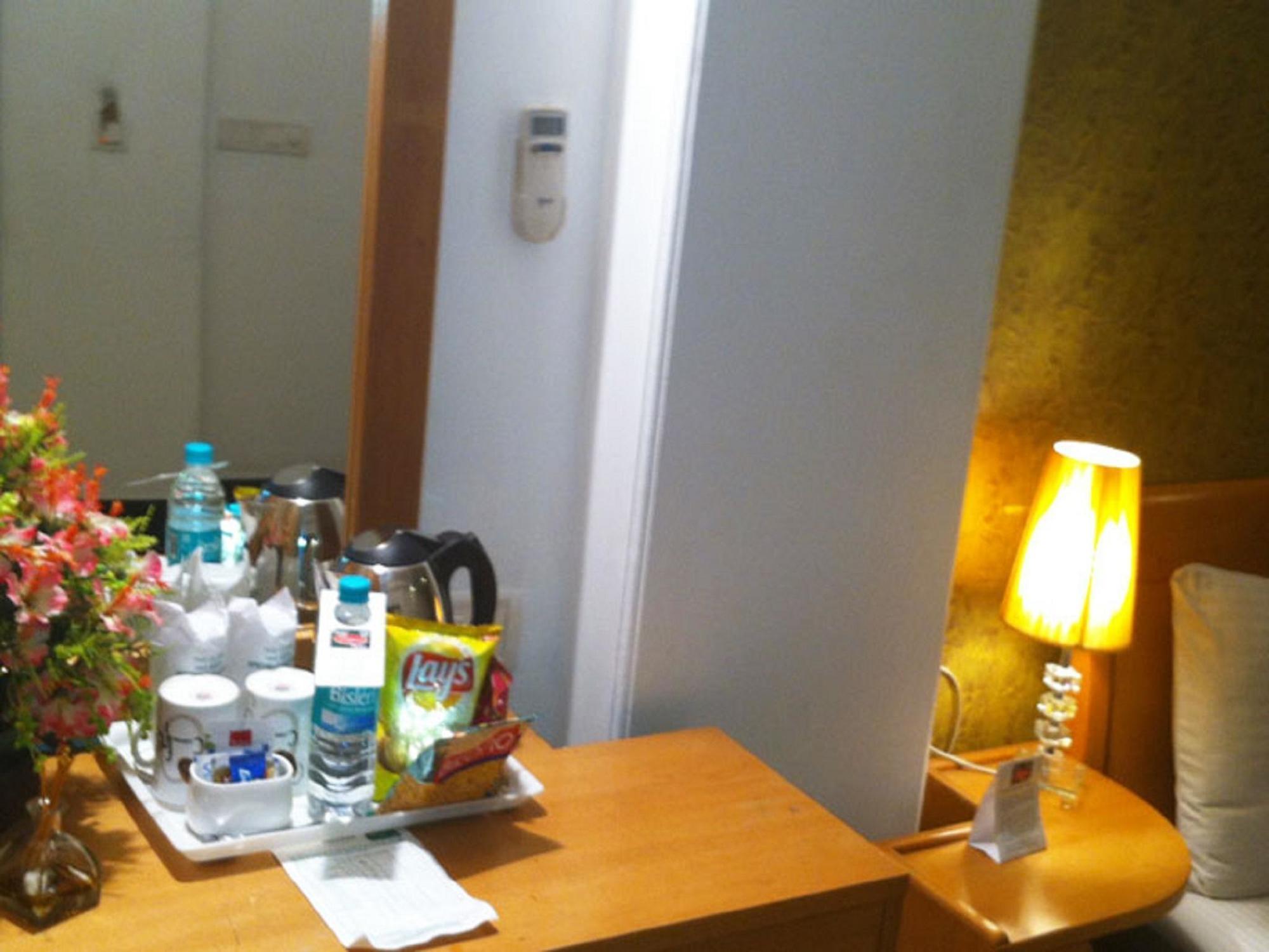 Hotel Emperor Palms New Delhi Bagian luar foto