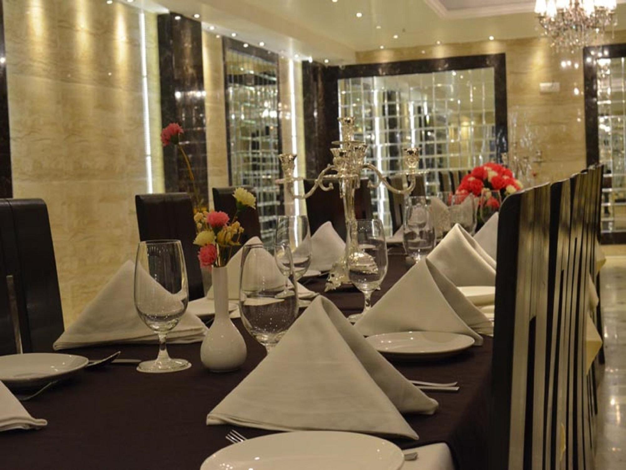 Hotel Emperor Palms New Delhi Bagian luar foto