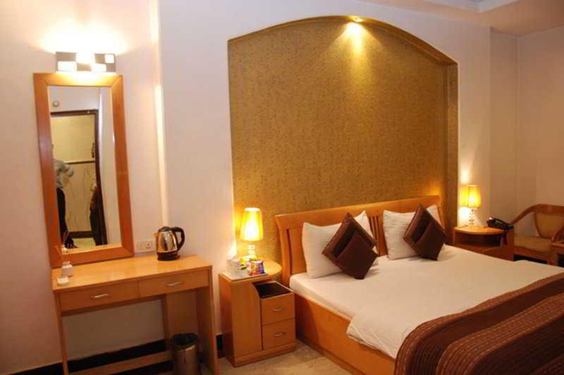 Hotel Emperor Palms New Delhi Bagian luar foto
