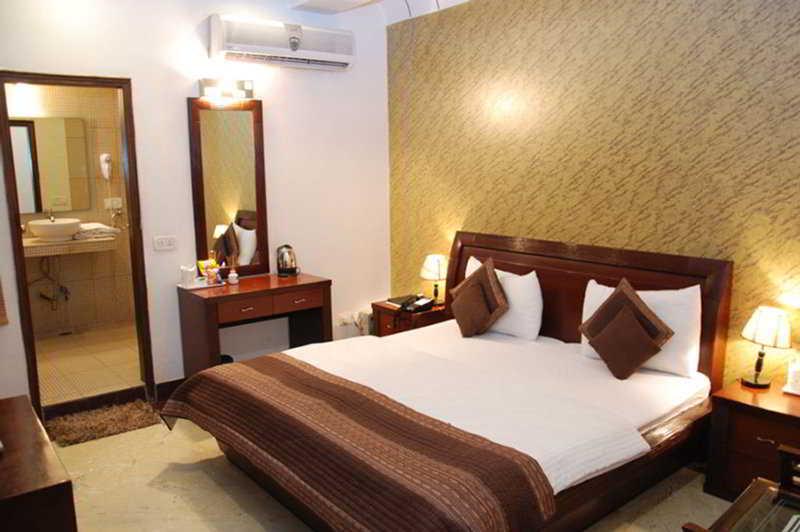 Hotel Emperor Palms New Delhi Bagian luar foto