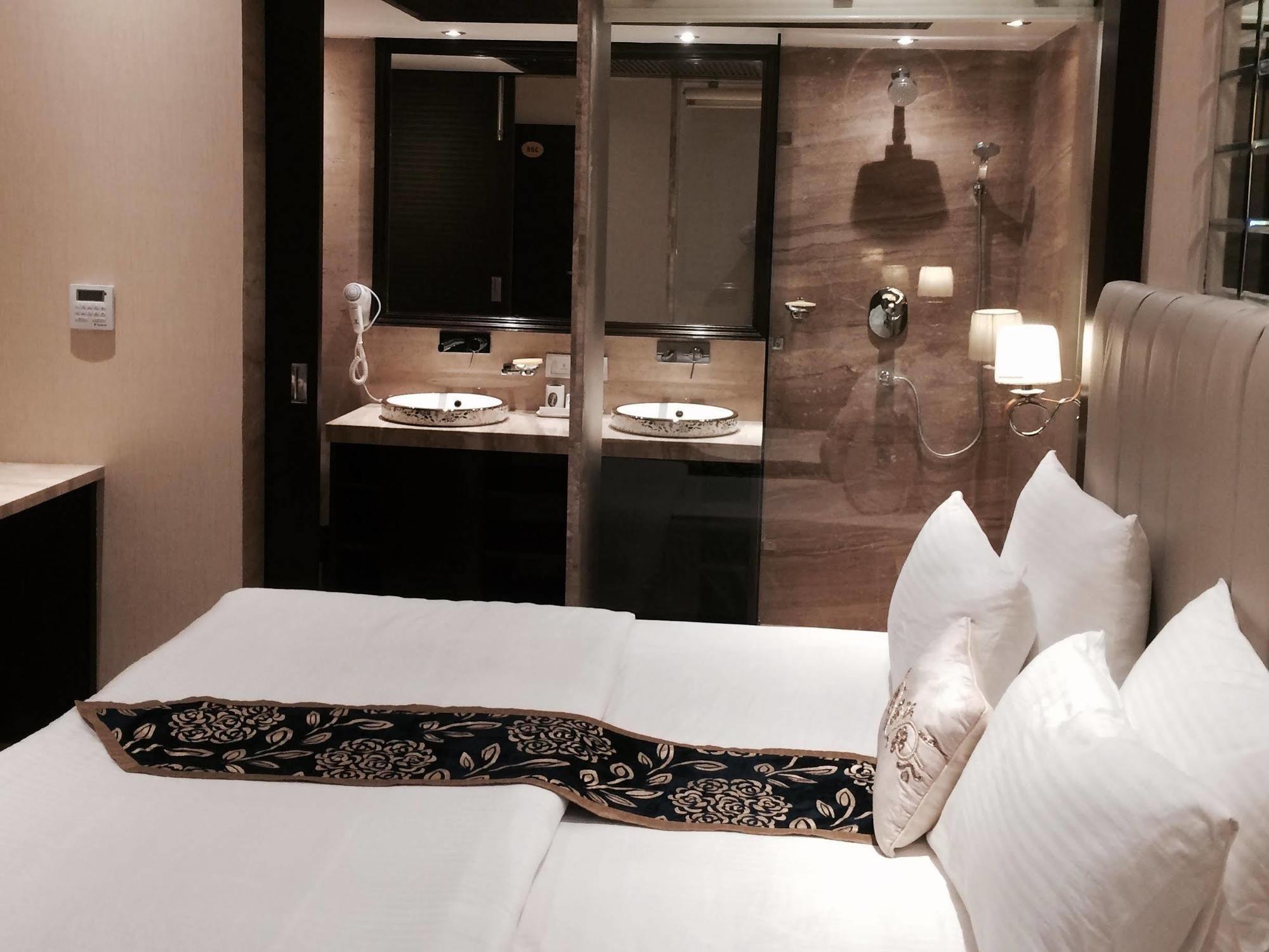 Hotel Emperor Palms New Delhi Bagian luar foto
