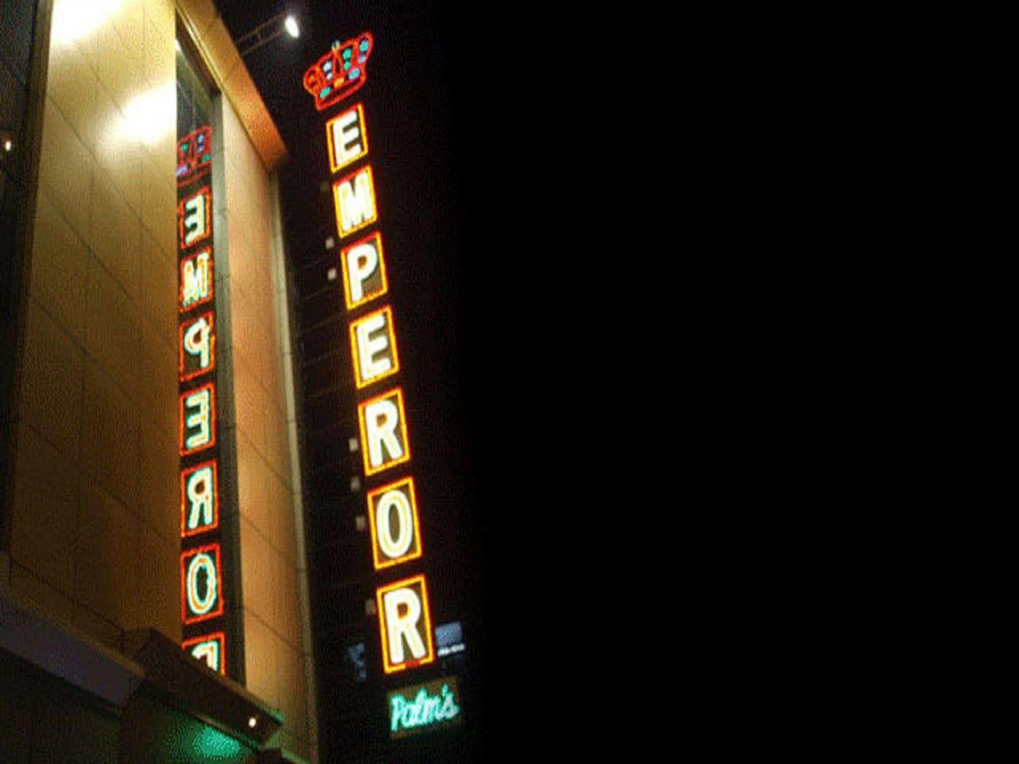 Hotel Emperor Palms New Delhi Bagian luar foto