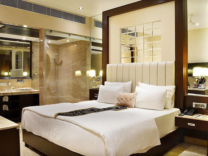 Hotel Emperor Palms New Delhi Bagian luar foto