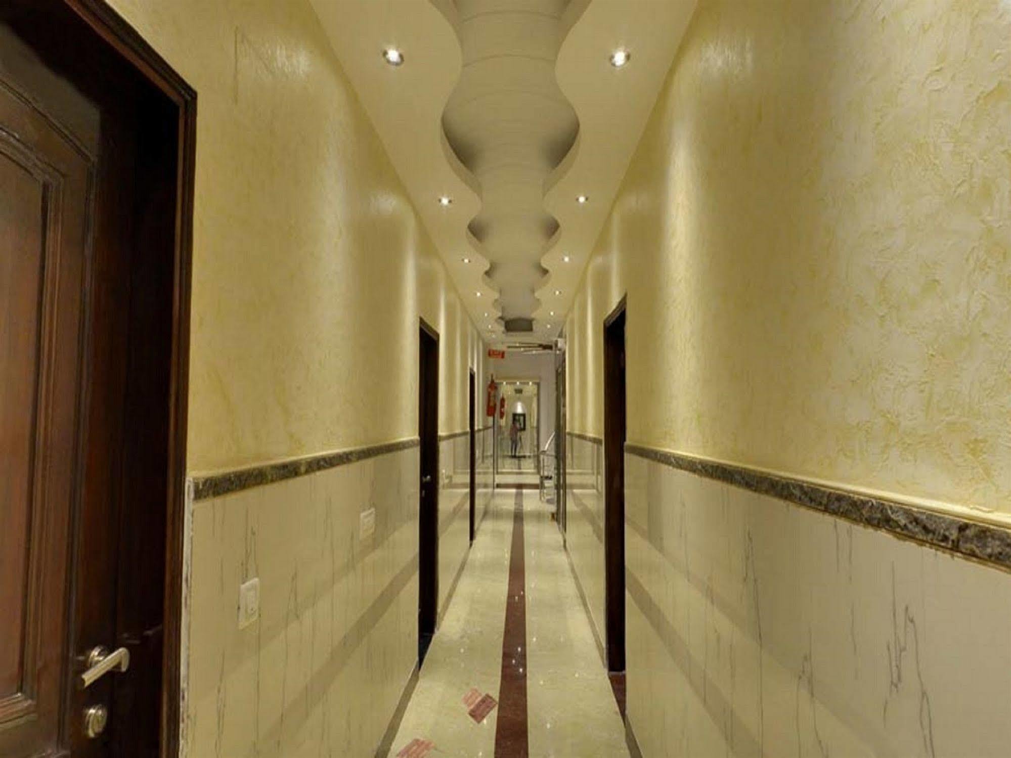 Hotel Emperor Palms New Delhi Bagian luar foto