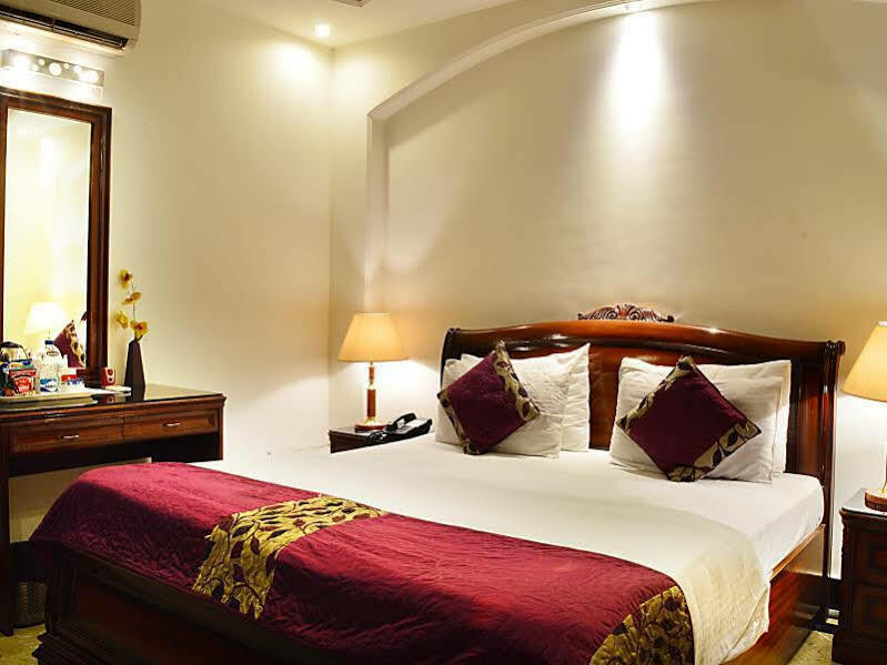 Hotel Emperor Palms New Delhi Bagian luar foto